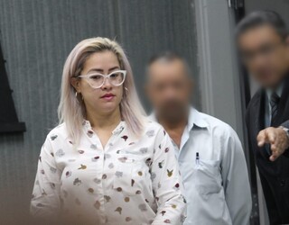 Servidora &eacute; demitida 9 anos ap&oacute;s matar jovem na frente de crian&ccedil;a de 2 anos