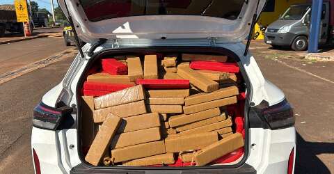 Do RS, homem &eacute; preso com carro abarrotado de maconha em Dourados