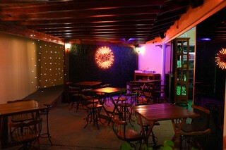 Bar &eacute; inspirado na It&aacute;lia e cliente serve Aperol direto na fonte 