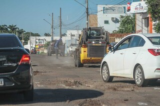 Ap&oacute;s acidente, tr&acirc;nsito fica tumultuado em meio &agrave;s obras na Ernesto Geisel