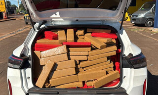 Do RS, homem &eacute; preso com carro abarrotado de maconha em Dourados