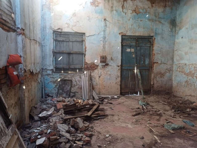 Im&oacute;vel abandonado no centro hist&oacute;rico vira alvo de apura&ccedil;&atilde;o em Porto Murtinho