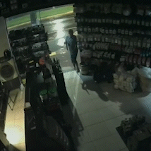 Homem flagrado por c&acirc;meras arrombando com&eacute;rcio &eacute; preso ap&oacute;s s&eacute;rie de furtos