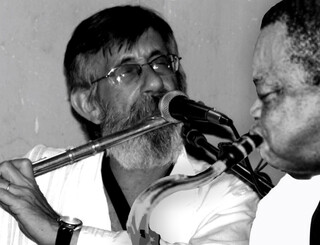 Morre Adriano Pra&ccedil;a, m&uacute;sico do Grupo Acaba por quatro d&eacute;cadas