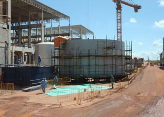 Obra de f&aacute;brica da Arauco chega quase &agrave; metade em &aacute;rea de 3,5 mil hectares