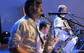 Morre Adriano Pra&ccedil;a, m&uacute;sico do Grupo Acaba por quatro d&eacute;cadas