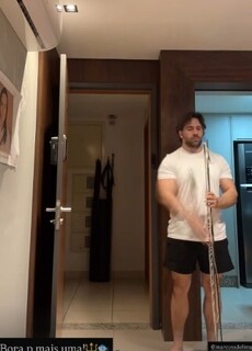 Nove dias ap&oacute;s opera&ccedil;&atilde;o, herdeiro volta &agrave; pesca