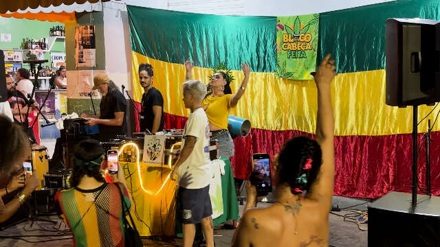 No anivers&aacute;rio de Bob Marley, Cabe&ccedil;a Feita leva reggae ao carnaval