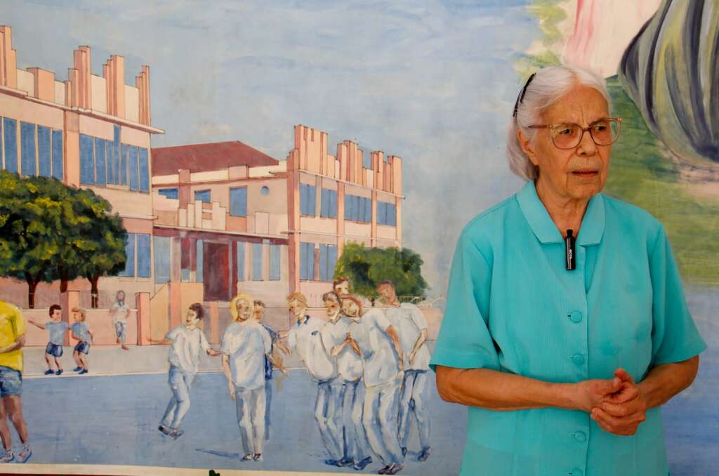 Maria vive há 80 anos na escola onde chegou como aluna e foi diretora