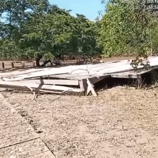 Ap&oacute;s n&iacute;vel de rio cair, deck &eacute; encontrado a metros de dist&acirc;ncia de onde ficava