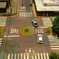 Rotat&oacute;ria com &ldquo;Pare&rdquo;? Sinaliza&ccedil;&atilde;o chama aten&ccedil;&atilde;o e causa confus&atilde;o em Ponta Por&atilde;