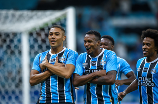 Gr&ecirc;mio vence o Novo Hamburgo e garante vaga nas semifinais do Gauch&atilde;o