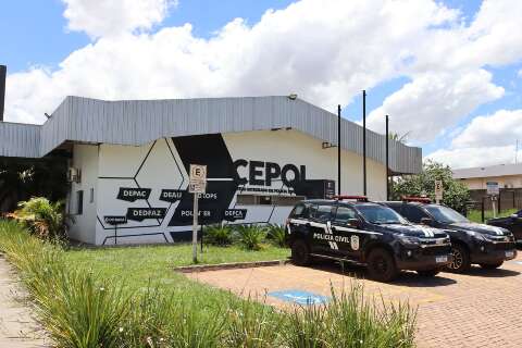 Ap&oacute;s questionar sobre crian&ccedil;a em banheiro, homem &eacute; agredido e esfaqueado