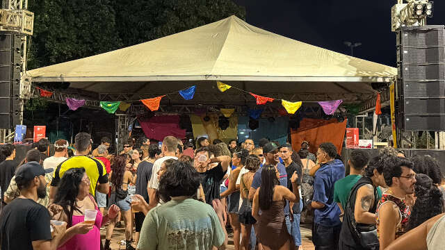 Foli&otilde;es superam perrengue e curtem Calcinha Molhada at&eacute; o fim