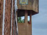 No Pres&iacute;dio Militar, muro amea&ccedil;a cair e torre tem s&oacute; jo&atilde;o-de-barro de sentinela 