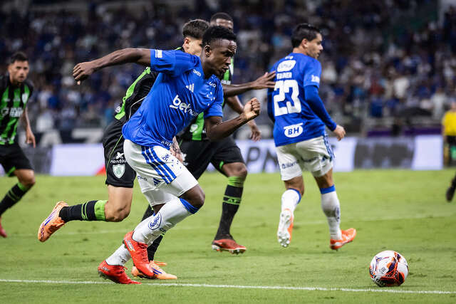 Kaio Jorge decide, Cruzeiro vence o Am&eacute;rica e assume a ponta do grupo 