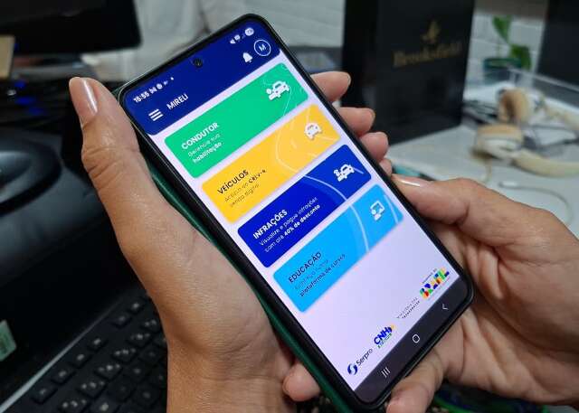 Detran orienta sobre renova&ccedil;&atilde;o autom&aacute;tica e consulta da CNH digital