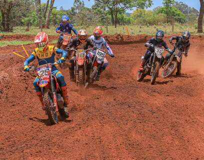 Interior sedia abertura do Estadual de Motocross e Velocross de MS