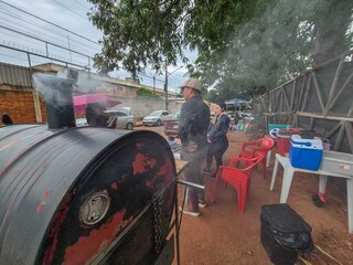 Com limite de 8 kg de comida por preso, &ldquo;tens&atilde;o&rdquo; na fila da M&aacute;xima &eacute; a balan&ccedil;a