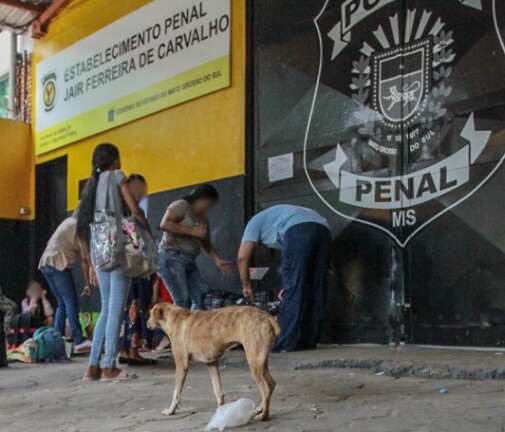 Com limite de 8 kg de comida por preso, &ldquo;tens&atilde;o&rdquo; na fila da M&aacute;xima &eacute; a balan&ccedil;a