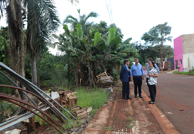 Para &ldquo;vis&atilde;o real&rdquo;, comitiva de ju&iacute;zes vai &agrave; &aacute;rea invadida no Jardim Semin&aacute;rio 