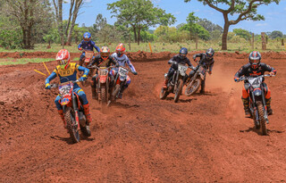 Interior sedia abertura do Estadual de Motocross e Velocross de MS