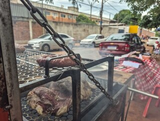 Com limite de 8 kg de comida por preso, &ldquo;tens&atilde;o&rdquo; na fila da M&aacute;xima &eacute; a balan&ccedil;a