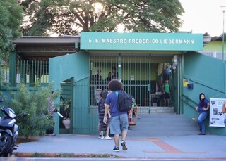 Aula come&ccedil;a com 180 mil alunos na rede estadual, mas deve chegar a 200 mil