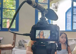 Micaelly largou c&acirc;mera improvisada para ser atriz mirim no Rio