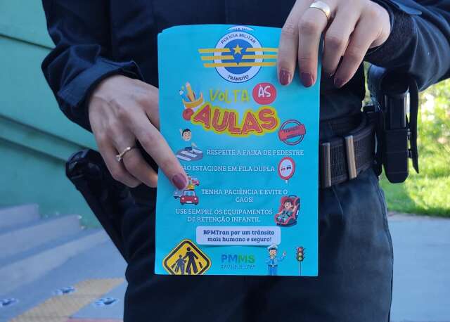 Fila dupla e desrespeito &agrave; faixa s&atilde;o principais infra&ccedil;&otilde;es no retorno &agrave;s aulas