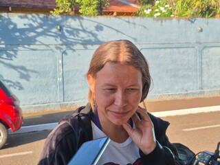 Anima&ccedil;&atilde;o de rever os colegas e correria dos pais marcam in&iacute;cio das aulas 