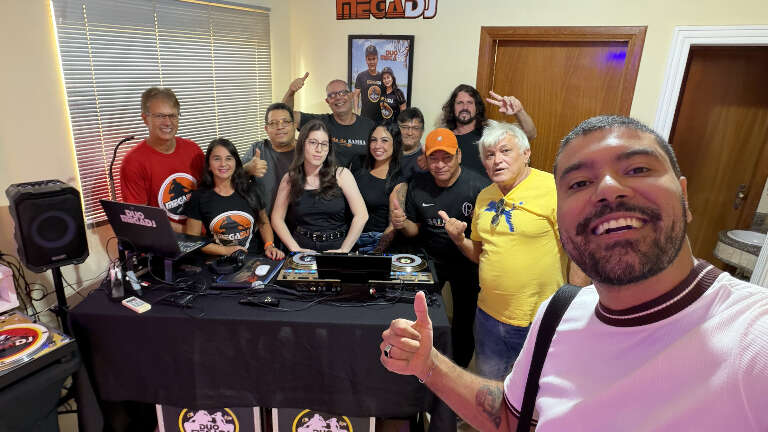 Sem limite de idade, aula coloca até vovôs para virar DJ em Campo Grande