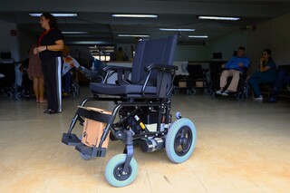 Nova regra organiza pedidos de cadeira de rodas motorizada do SUS
