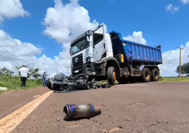 Motociclista morre ap&oacute;s colis&atilde;o com caminh&atilde;o-ca&ccedil;amba na Av. Dom Ant&ocirc;nio Barbosa