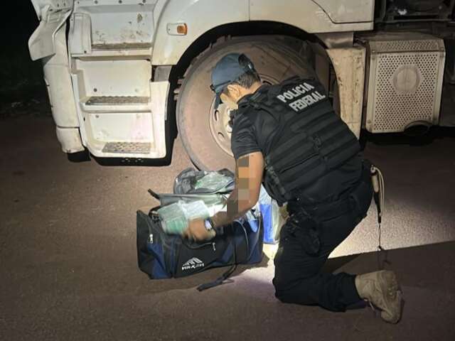 Homem &eacute; preso com coca&iacute;na escondida em carga de min&eacute;rio