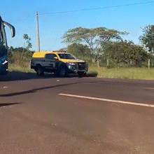 Moradores de &aacute;rea rural bloqueiam rodovia para cobrar boas estradas
