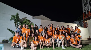 H&aacute; quase 10 anos, Gabriel re&uacute;ne uma galera para assistir ao Super Bowl 