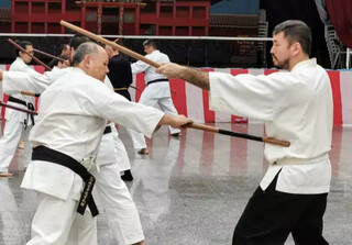 Leonardo ensina karat&ecirc; para manter viva uma heran&ccedil;a de Okinawa