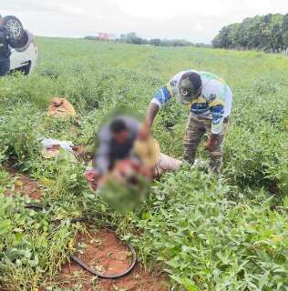 Vendedor ambulante morreu ao ser lan&ccedil;ado para fora de carro durante capotagem