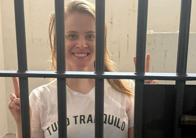 Juiz solta influenciadora acusada de viol&ecirc;ncia digital