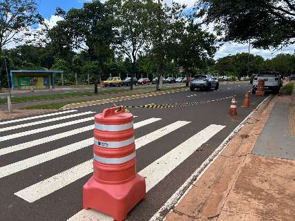 Assembleia coloca cones para impedir que &ldquo;folgados&rdquo; estacionem em local proibido
