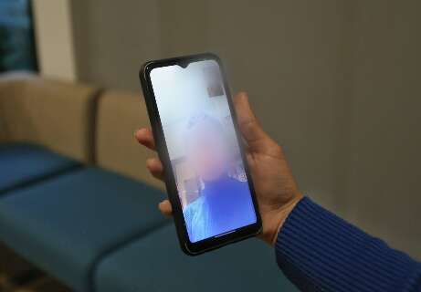 Golpe do falso advogado faz idosa perder mais de R$ 23 mil ap&oacute;s chamada de v&iacute;deo