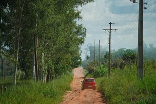 Sem transporte, fam&iacute;lias da zona rural improvisam para manter filhos na escola