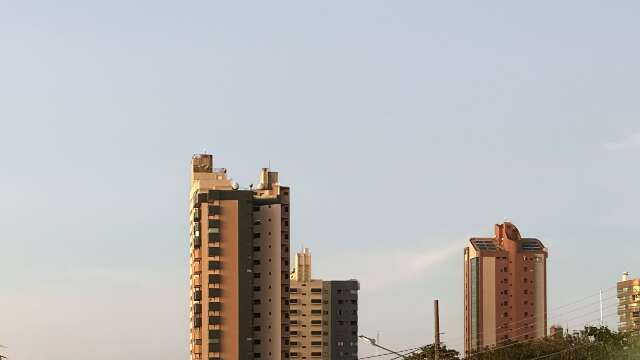 Ter&ccedil;a-feira ter&aacute; calor intenso no centro-sul e risco de chuva no norte de MS