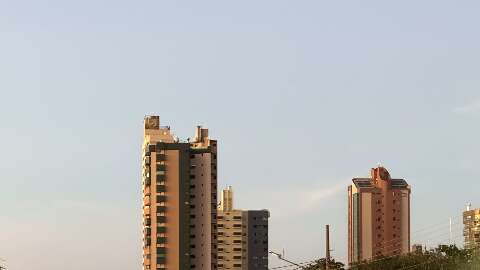 Ter&ccedil;a-feira ter&aacute; calor intenso no centro-sul e risco de chuva no norte de MS