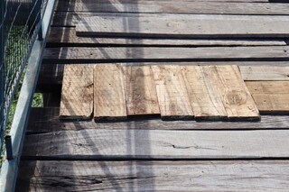 Ap&oacute;s queda de idoso, moradores tapam buraco em ponte do Parque do S&oacute;ter