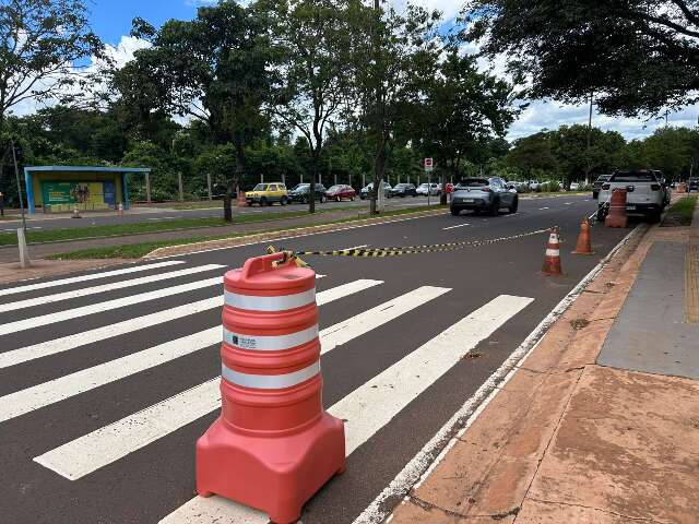 Assembleia coloca cones para impedir que &ldquo;folgados&rdquo; estacionem em local proibido