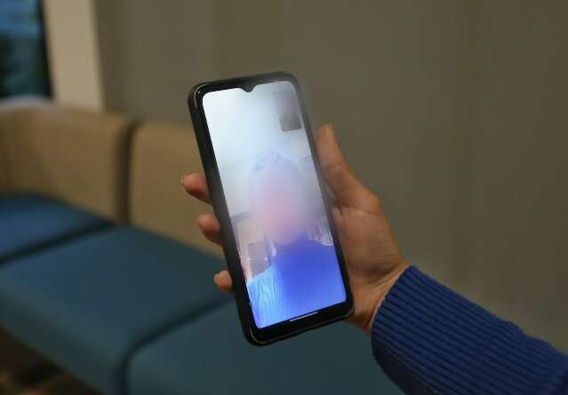 Golpe do falso advogado faz idosa perder mais de R$ 23 mil ap&oacute;s chamada de v&iacute;deo