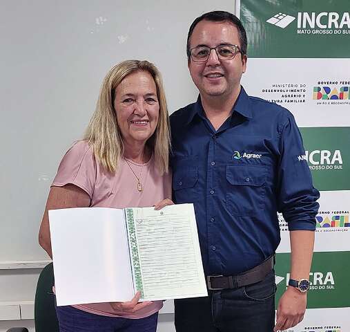 Incra entrega 17 t&iacute;tulos de terra a fam&iacute;lias de assentamento criado h&aacute; 27 anos