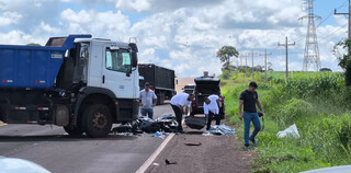 Motociclista que morreu ap&oacute;s ser atingido por caminh&atilde;o tinha 36 anos